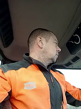 Snapshot of hugoboys4576 chatting on 12/18/25, 08:20 hugoboys4576 online show from 12/18/25, 08:20