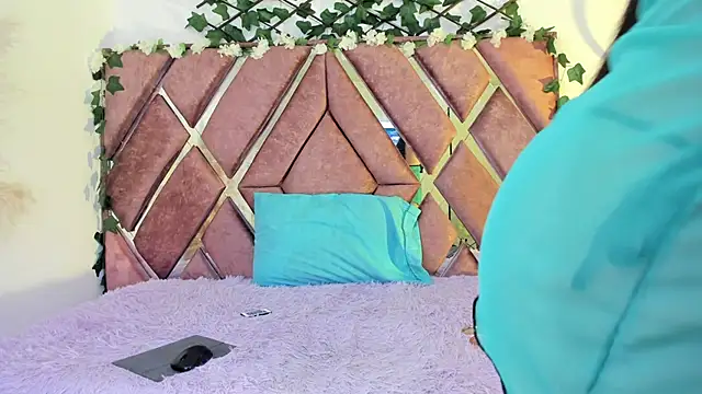 Flufi 740 online show from 09/29/25, 11:04