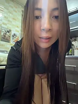 Snapshot of Karlee_Grey1 chatting on 04/05/26, 10:29 Karlee Grey1 online show from 04/05/26, 10:29