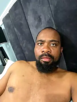 Snapshot of bigsize40 chatting on 10/21/25, 02:12 bigsize40 online show from 10/21/25, 02:12