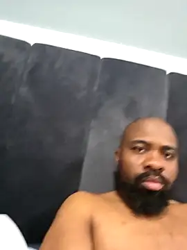 Snapshot of bigsize40 chatting on 10/31/25, 01:39 bigsize40 online show from 10/31/25, 01:39