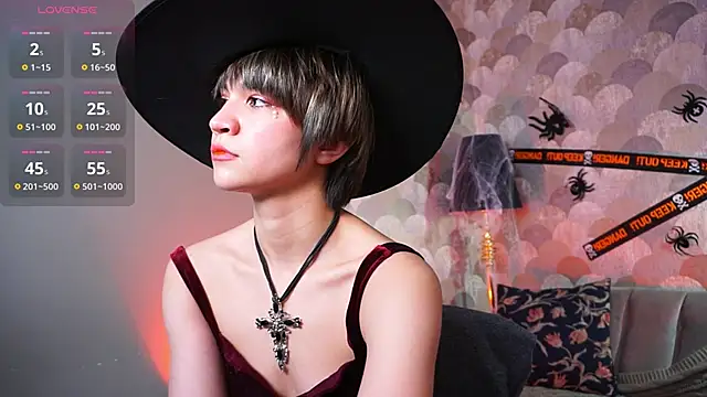 Snapshot of sandzu_ chatting on 10/31/25, 08:43 sandzu online show from 10/31/25, 08:43