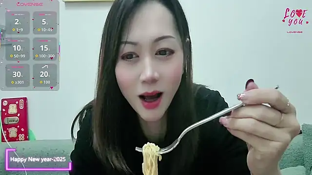 Snapshot of MEIZI8-2025 chatting on 11/03/25, 01:45 MEIZI8-2025 online show from 11/03/25, 01:45