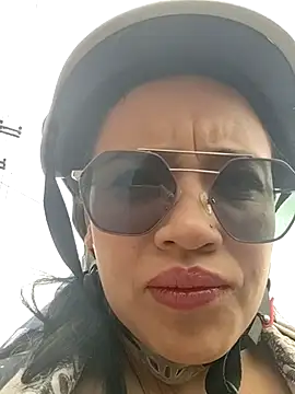 Snapshot of MILA__06 chatting on 10/06/25, 04:04 MILA 06 online show from 10/06/25, 04:04