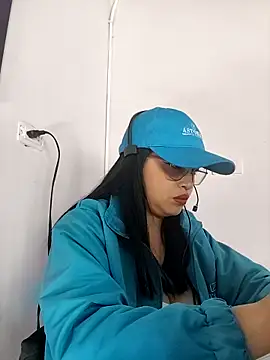 Snapshot of MILA__06 chatting on 10/15/25, 01:33 MILA 06 online show from 10/15/25, 01:33