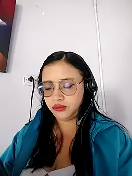 Snapshot of MILA__06 chatting on 10/16/25, 12:39 MILA 06 online show from 10/16/25, 12:39