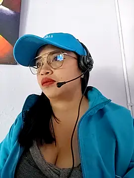 Snapshot of MILA__06 chatting on 10/17/25, 01:46 MILA 06 online show from 10/17/25, 01:46