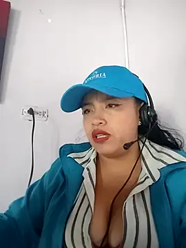 Snapshot of MILA__06 chatting on 10/20/25, 01:00 MILA 06 online show from 10/20/25, 01:00