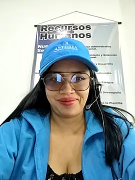 Snapshot of MILA__06 chatting on 11/06/25, 01:45 MILA 06 online show from 11/06/25, 01:45