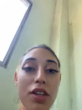 loirinhaaa online show from 10/17/25, 02:08