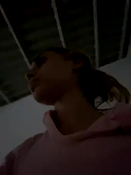 loirinhaaa online show from 10/22/25, 05:45