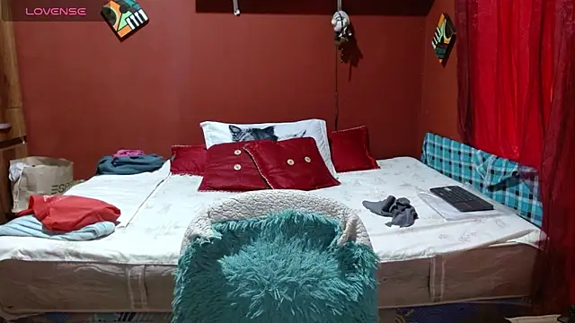 Snapshot of Sasharosee2 chatting on 11/26/25, 01:23 Sasharosee2 online show from 11/26/25, 01:23