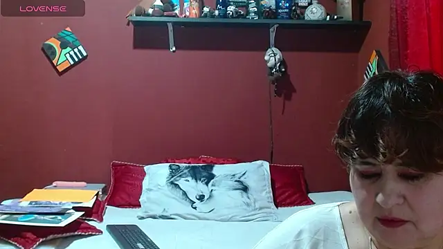 Snapshot of Sasharosee2 chatting on 11/30/25, 02:43 Sasharosee2 online show from 11/30/25, 02:43