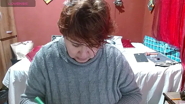 Snapshot of Sasharosee2 chatting on 12/02/25, 01:17 Sasharosee2 online show from 12/02/25, 01:17