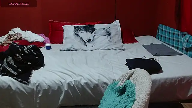 Snapshot of Sasharosee2 chatting on 12/05/25, 12:36 Sasharosee2 online show from 12/05/25, 12:36