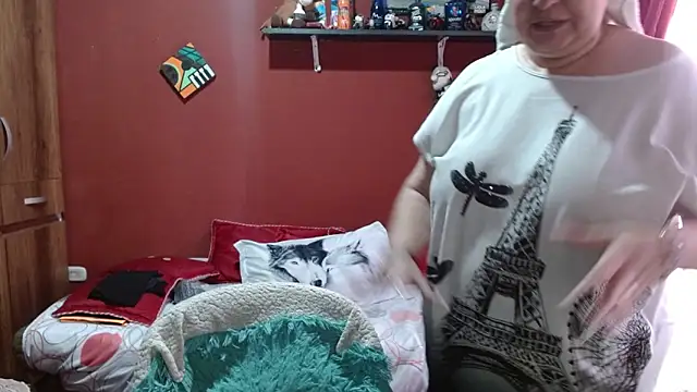 Snapshot of Sasharosee2 chatting on 12/18/25, 12:44 Sasharosee2 online show from 12/18/25, 12:44