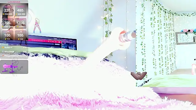 Ashley  Jones   online show from 07/28/26, 09:04