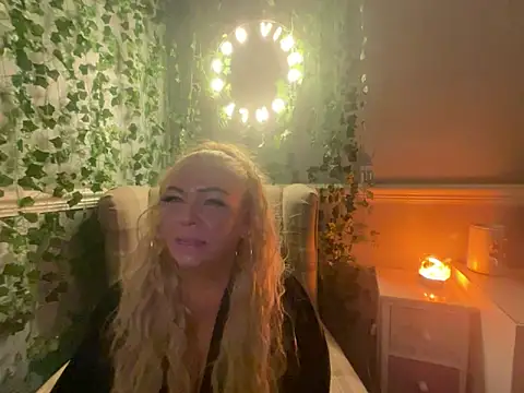 Snapshot of BonnyDesire chatting on 10/01/25, 06:36 BonnyDesire online show from 10/01/25, 06:36