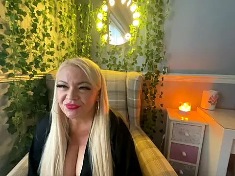 Snapshot of BonnyDesire chatting on 10/26/25, 03:18 BonnyDesire online show from 10/26/25, 03:18