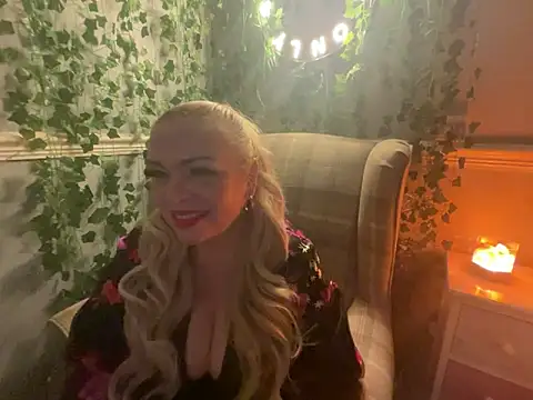 Snapshot of BonnyDesire chatting on 11/06/25, 08:10 BonnyDesire online show from 11/06/25, 08:10