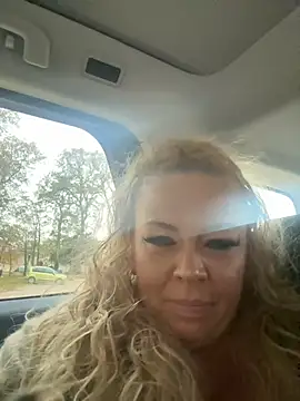 Snapshot of BonnyDesire chatting on 11/11/25, 03:12 BonnyDesire online show from 11/11/25, 03:12