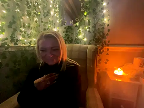 Snapshot of BonnyDesire chatting on 11/16/25, 04:34 BonnyDesire online show from 11/16/25, 04:34