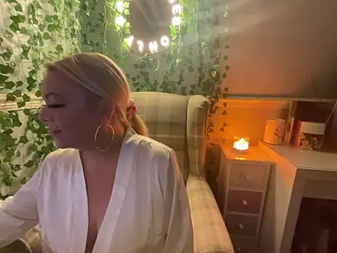 Snapshot of BonnyDesire chatting on 11/20/25, 07:57 BonnyDesire online show from 11/20/25, 07:57