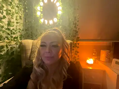 Snapshot of BonnyDesire chatting on 11/23/25, 07:35 BonnyDesire online show from 11/23/25, 07:35