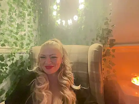 Snapshot of BonnyDesire chatting on 11/25/25, 05:57 BonnyDesire online show from 11/25/25, 05:57