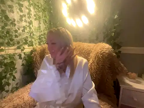 Snapshot of BonnyDesire chatting on 11/30/25, 07:18 BonnyDesire online show from 11/30/25, 07:18