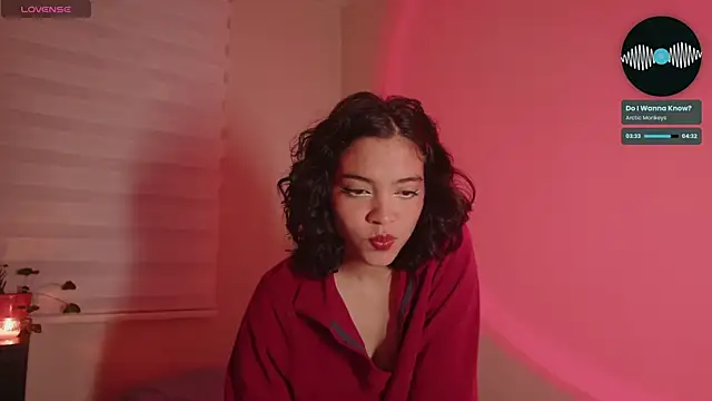 Snapshot of _curiouskitten_ chatting on 09/19/25, 02:02 curiouskitten online show from 09/19/25, 02:02