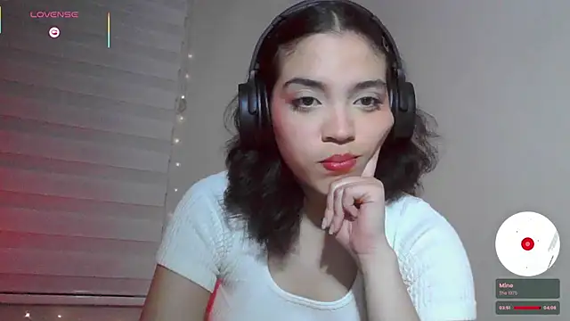 Snapshot of _curiouskitten_ chatting on 11/30/25, 03:32 curiouskitten online show from 11/30/25, 03:32