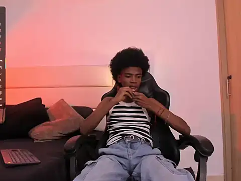 Snapshot of AllexJacob chatting on 11/04/25, 01:32 AllexJacob online show from 11/04/25, 01:32