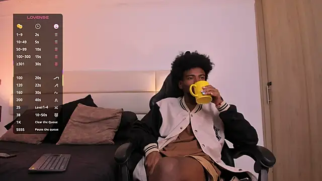 Snapshot of AllexJacob chatting on 11/13/25, 12:59 AllexJacob online show from 11/13/25, 12:59