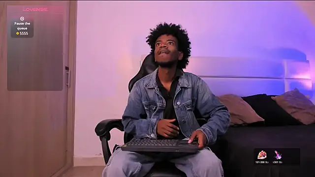 Snapshot of AllexJacob chatting on 11/24/25, 01:00 AllexJacob online show from 11/24/25, 01:00