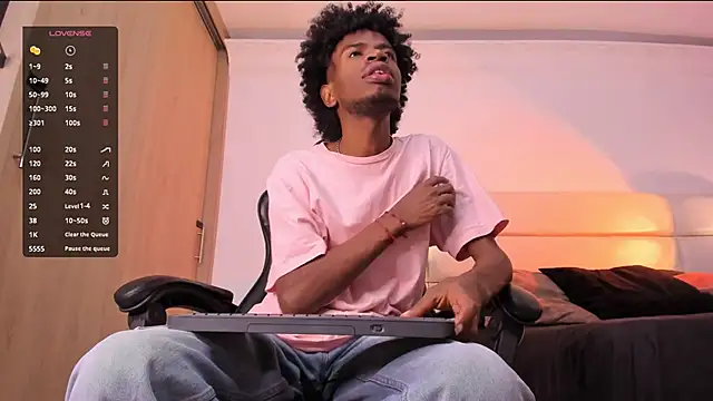 Snapshot of AllexJacob chatting on 12/14/25, 01:27 AllexJacob online show from 12/14/25, 01:27