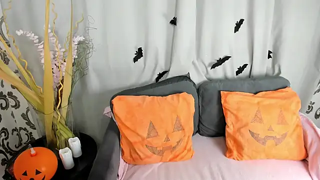 Snapshot of _Velvet_peach_ chatting on 10/31/25, 05:19 Velvet peach online show from 10/31/25, 05:19