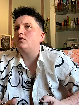 Snapshot of captaine_pioupiou chatting on 09/17/25, 01:35 captaine pioupiou online show from 09/17/25, 01:35