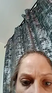 Snapshot of curvybabe88 chatting on 11/13/25, 06:40 curvybabe88 online show from 11/13/25, 06:40