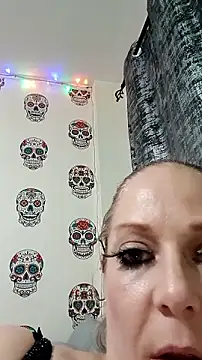 Snapshot of curvybabe88 chatting on 11/18/25, 12:27 curvybabe88 online show from 11/18/25, 12:27