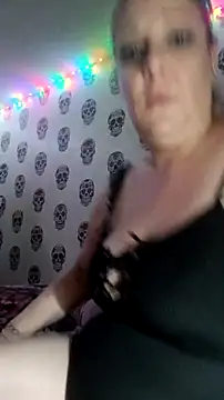 Snapshot of curvybabe88 chatting on 11/22/25, 04:06 curvybabe88 online show from 11/22/25, 04:06