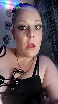 Snapshot of curvybabe88 chatting on 11/25/25, 01:05 curvybabe88 online show from 11/25/25, 01:05