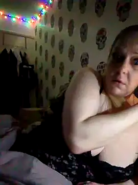 Snapshot of curvybabe88 chatting on 02/19/26, 06:53 curvybabe88 online show from 02/19/26, 06:53