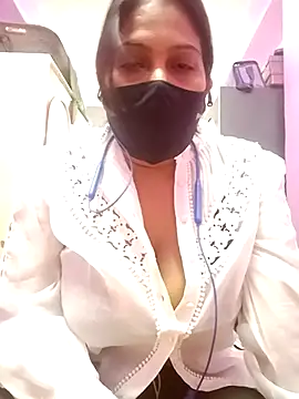 HEENA STRIP online show from 09/18/25, 09:50