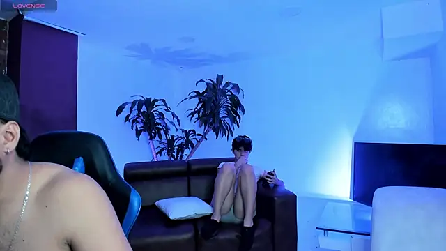 Hot Threesomee online show from 09/28/25, 01:27