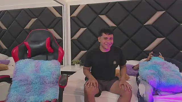 Hot Threesomee online show from 11/08/25, 01:11