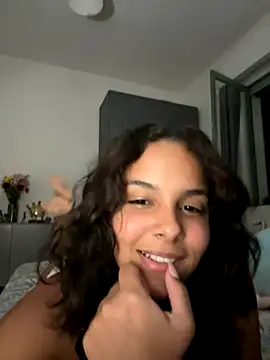 Snapshot of liss_bby_ chatting on 09/19/25, 07:47 liss bby online show from 09/19/25, 07:47