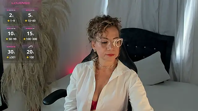 Snapshot of Jademommy_ chatting on 11/07/25, 06:08 Jademommy online show from 11/07/25, 06:08