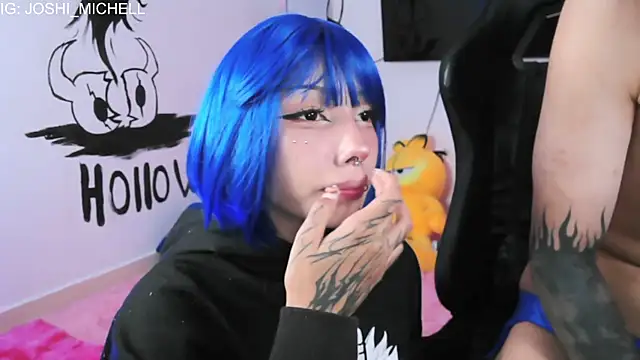 Snapshot of Everlong_ chatting on 11/13/25, 02:21 Everlong online show from 11/13/25, 02:21