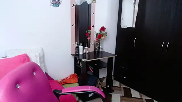 Snapshot of camilavargas_ chatting on 10/02/25, 09:44 camilavargas online show from 10/02/25, 09:44